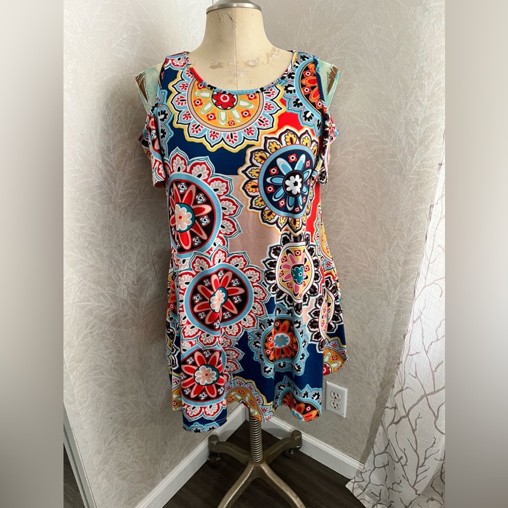 Colorful sleveless dress size L with pockets
